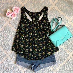 ⚡️Price Drop⚡️ NWOT Flowy Split Back Top (M)